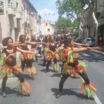 Défilé, déambulation, groupe de CARNAVAL, Antillais-Caribbéen, percussions, danseuses